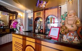 RedDoorz Tan Hoang Long Hotel Nguyen Van Cu